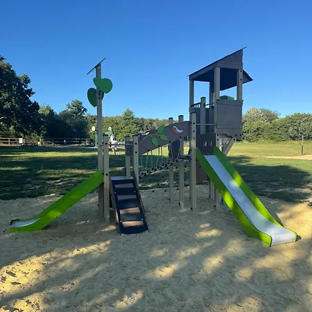 بيت للعطل Mobile A Travers La Foret, Domaine De *